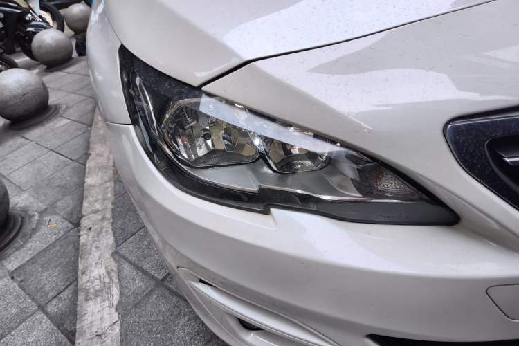 Used Peugeot 408 2014 1.8L Automatic Luxury Edition Right Front Headlight