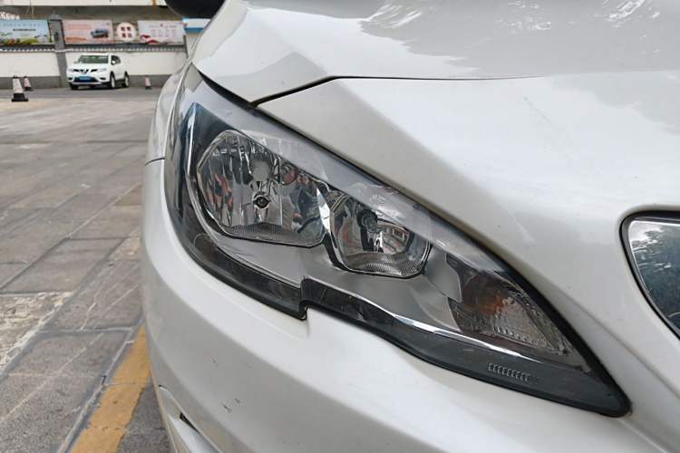 Used Peugeot 408 2014 1.8L Automatic Luxury Edition Right Front Headlight