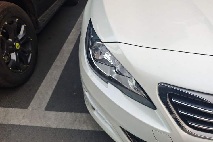 Used Peugeot 408 2014 1.8L Automatic Luxury Edition Right Front Headlight
