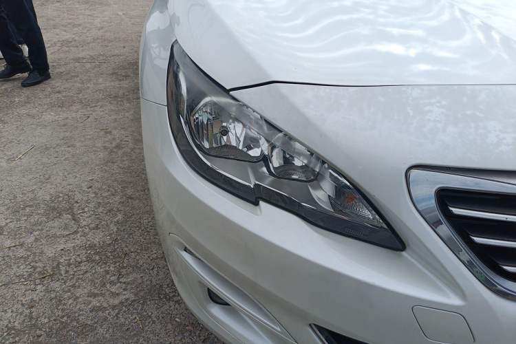 Used Peugeot 408 2014 1.8L Automatic Luxury Edition Right Front Headlight