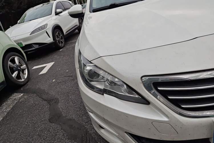 Used Peugeot 408 2014 1.8L Automatic Luxury Edition Right Front Headlight