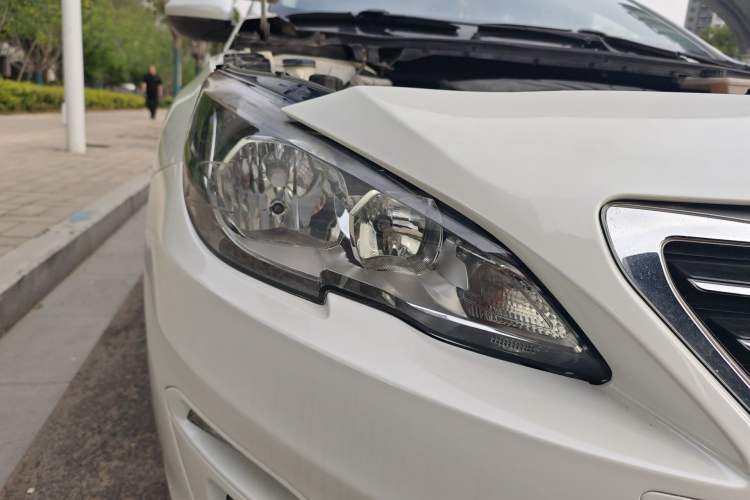 Used Peugeot 408 2014 1.8L Automatic Luxury Edition Right Front Headlight