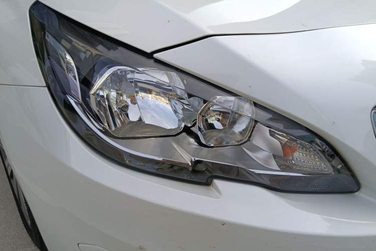 Used Peugeot 408 2014 1.8L Automatic Luxury Edition Right Front Headlight