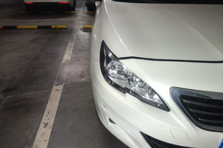 Used Peugeot 408 2014 1.8L Manual Leading Edition Right Front Headlight