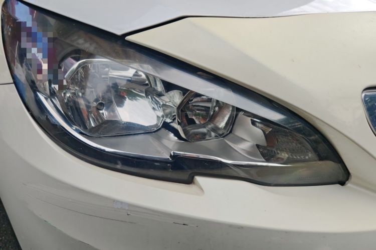 Used Peugeot 408 2014 1.8L Automatic Leading Edition Right Front Headlight