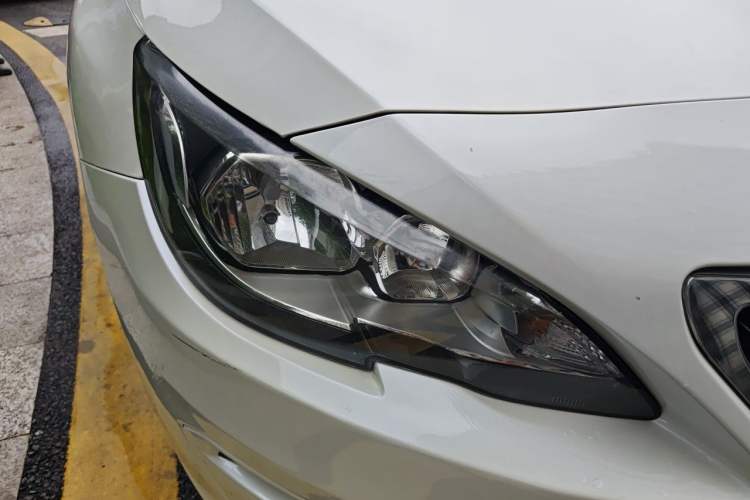 Used Peugeot 408 2014 1.8L Automatic Luxury Edition Right Front Headlight