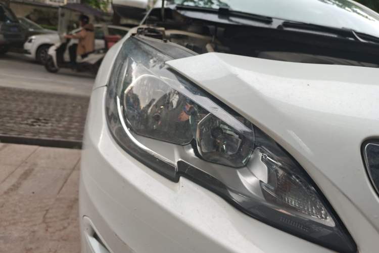 Used Peugeot 408 2014 1.8L Automatic Luxury Edition Right Front Headlight