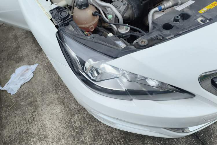 Used Peugeot 408 2014 1.8L Manual Leading Edition Right Front Headlight