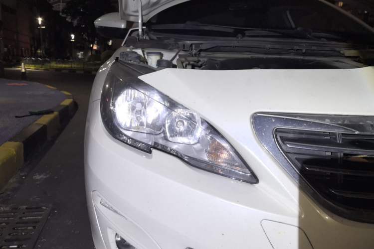 Used Peugeot 408 2014 1.8L Automatic Luxury Edition Right Front Headlight