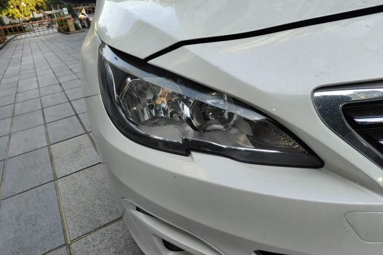 Used Peugeot 408 2014 1.8L Automatic Luxury Edition Right Front Headlight