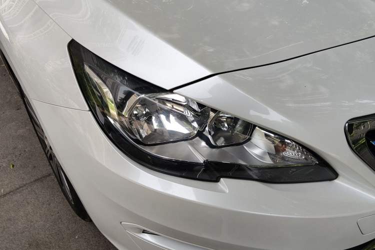 Used Peugeot 408 2014 1.8L Automatic Luxury Edition Right Front Headlight
