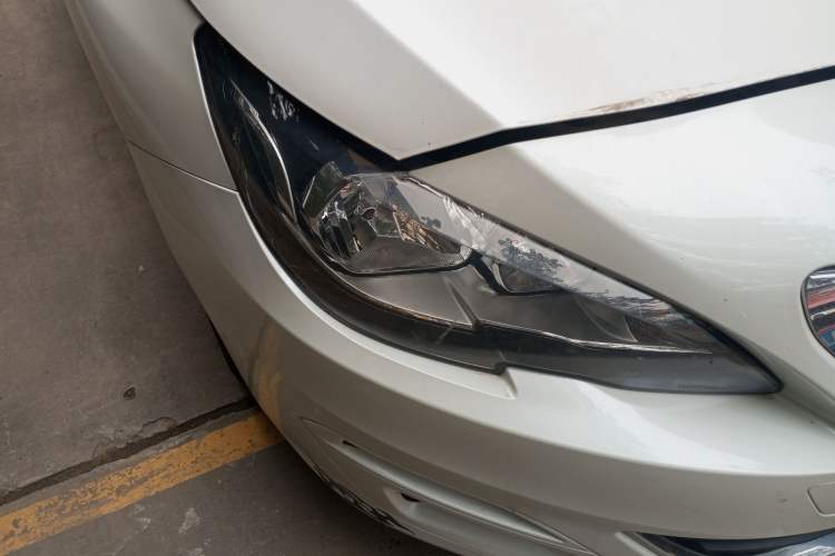 Used Peugeot 408 2014 1.8L Manual Leading Edition Right Front Headlight