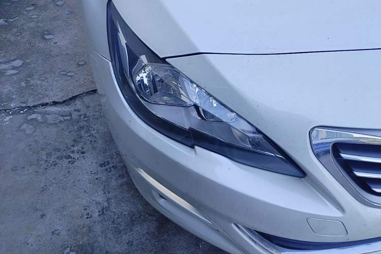 Used Peugeot 408 2014 1.8L Automatic Luxury Edition Right Front Headlight