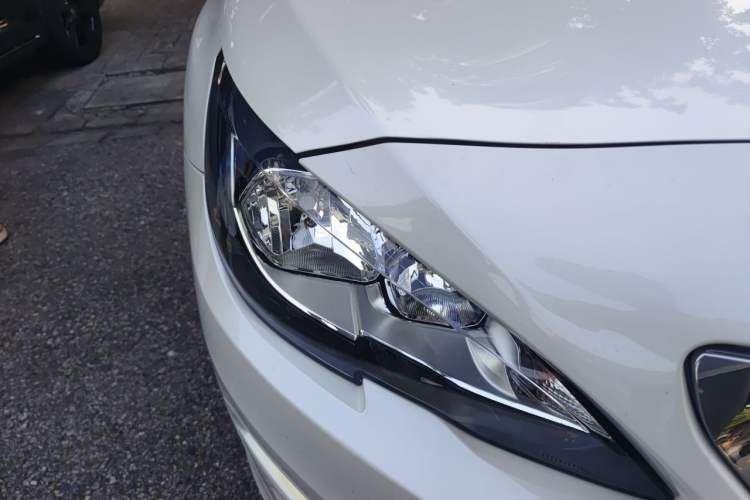 Used Peugeot 408 2014 1.8L Automatic Luxury Edition Right Front Headlight