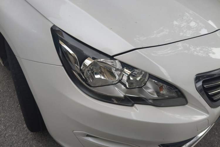 Used Peugeot 408 2014 1.8L Manual Leading Edition Right Front Headlight