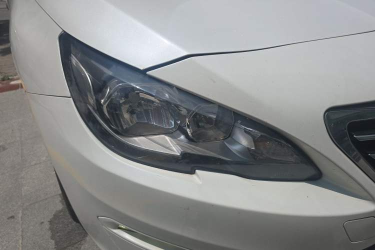 Used Peugeot 408 2014 1.8L Automatic Luxury Edition Right Front Headlight