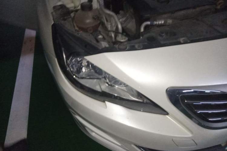 Used Peugeot 408 2014 1.8L Automatic Luxury Edition Right Front Headlight