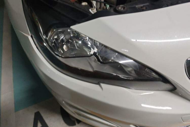 Used Peugeot 408 2014 1.8L Automatic Luxury Edition Right Front Headlight