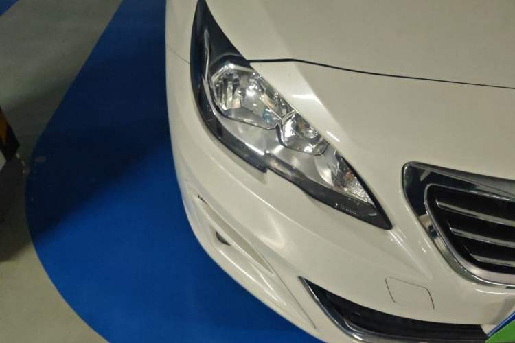 Used Peugeot 408 2014 1.8L Automatic Luxury Edition Right Front Headlight