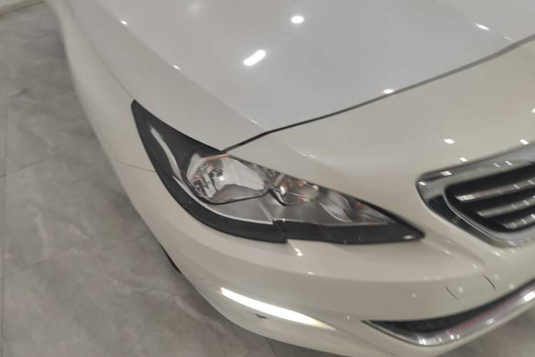 Used Peugeot 408 2014 1.8L Automatic Luxury Edition Right Front Headlight