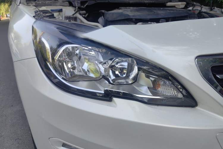 Used Peugeot 408 2014 1.8L Automatic Luxury Edition Right Front Headlight
