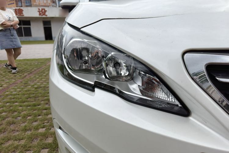 Used Peugeot 408 2014 1.8L Automatic Luxury Edition Right Front Headlight