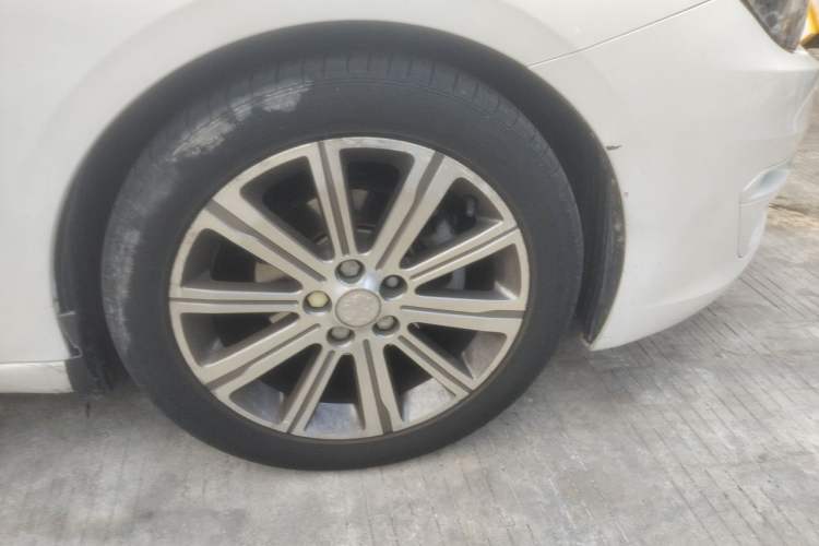 Used Peugeot 408 2014 1.8L Automatic Leading Edition Right Front Wheel Hub