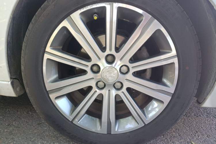 Used Peugeot 408 2014 1.8L Automatic Luxury Edition Right Front Wheel Hub
