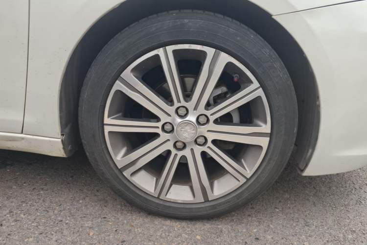 Used Peugeot 408 2014 1.8L Automatic Luxury Edition Right Front Wheel Hub