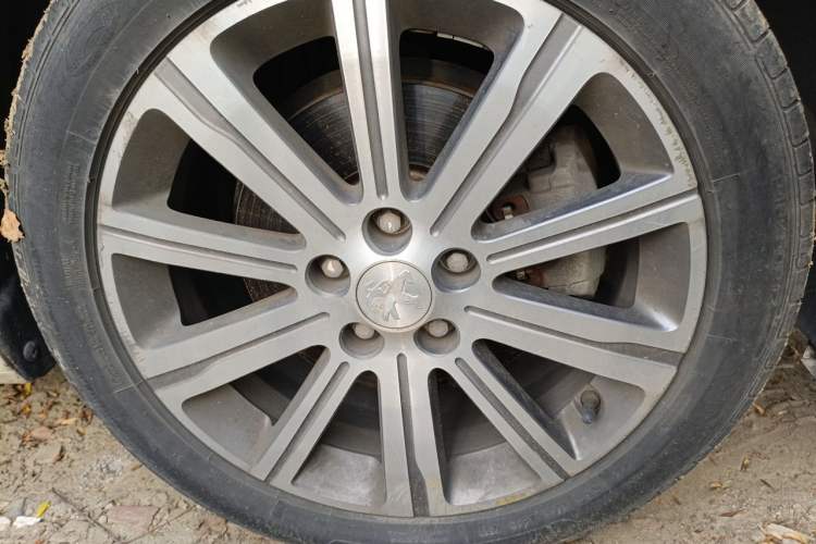 Used Peugeot 408 2014 1.6T Automatic Supreme Edition Right Front Wheel Hub