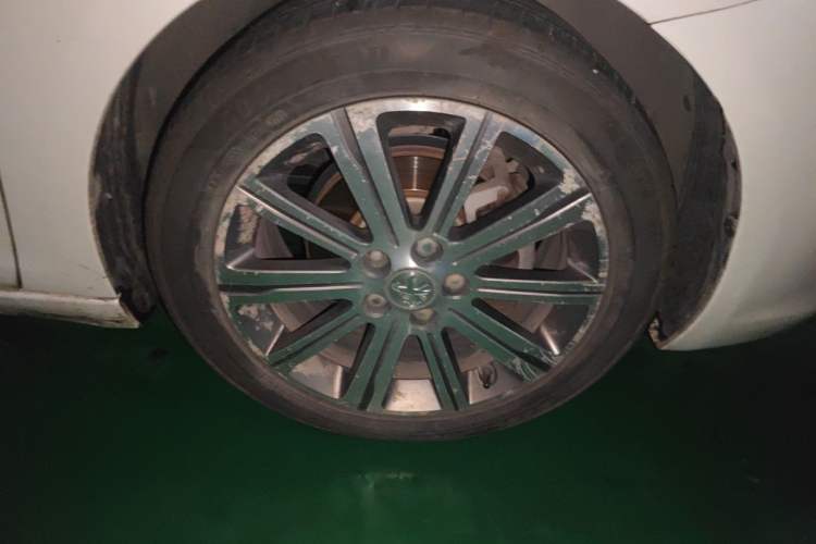 Used Peugeot 408 2014 1.8L Automatic Luxury Edition Right Front Wheel Hub