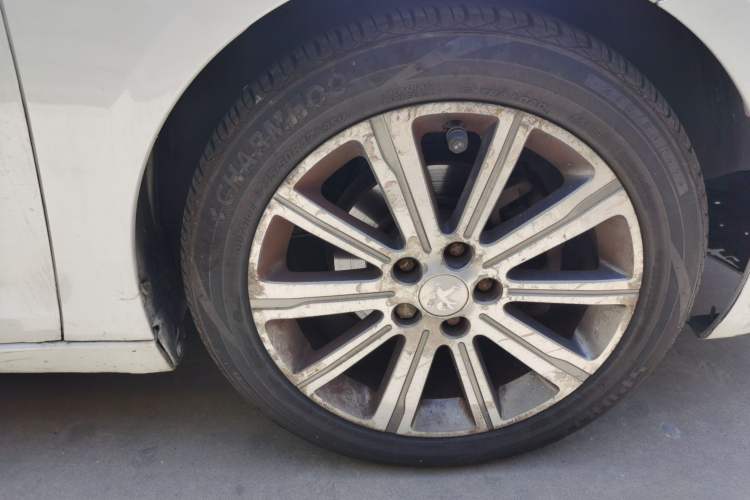 Used Peugeot 408 2014 1.8L Automatic Luxury Edition Right Front Wheel Hub