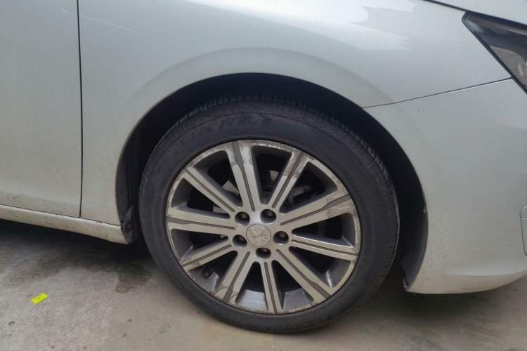 Used Peugeot 408 2014 1.8L Automatic Luxury Edition Right Front Wheel Hub