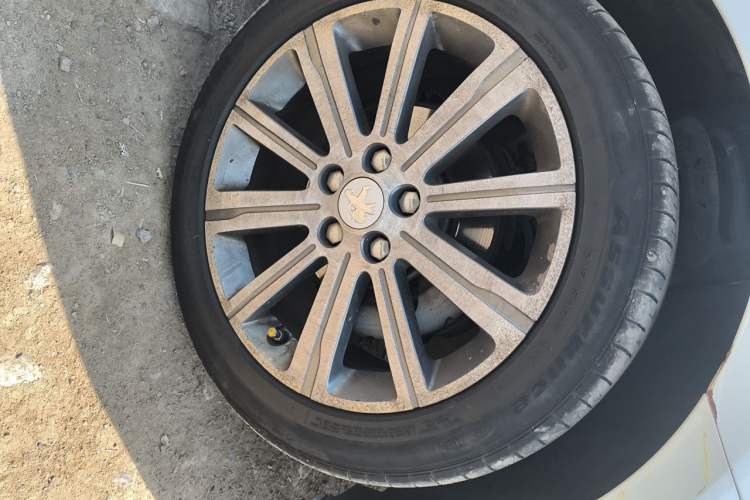 Used Peugeot 408 2014 1.8L Automatic Luxury Edition Right Front Wheel Hub
