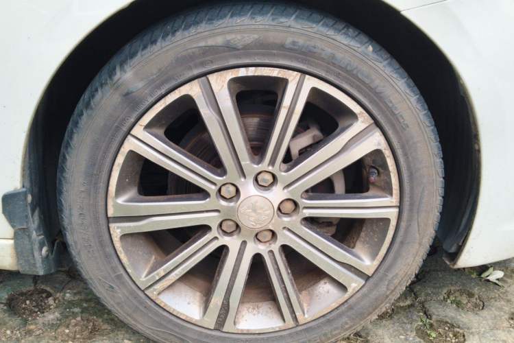 Used Peugeot 408 2014 1.8L Automatic Luxury Edition Right Front Wheel Hub