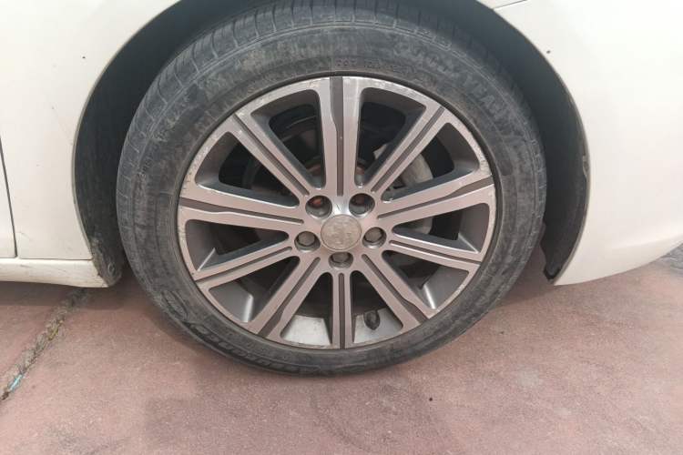 Used Peugeot 408 2014 1.8L Automatic Luxury Edition Right Front Wheel Hub