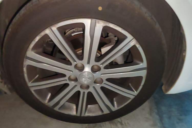 Used Peugeot 408 2014 1.8L Automatic Luxury Edition Right Front Wheel Hub