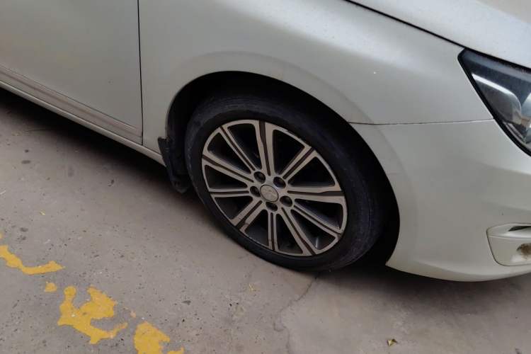 Used Peugeot 408 2014 1.8L Automatic Luxury Edition Right Front Wheel Hub