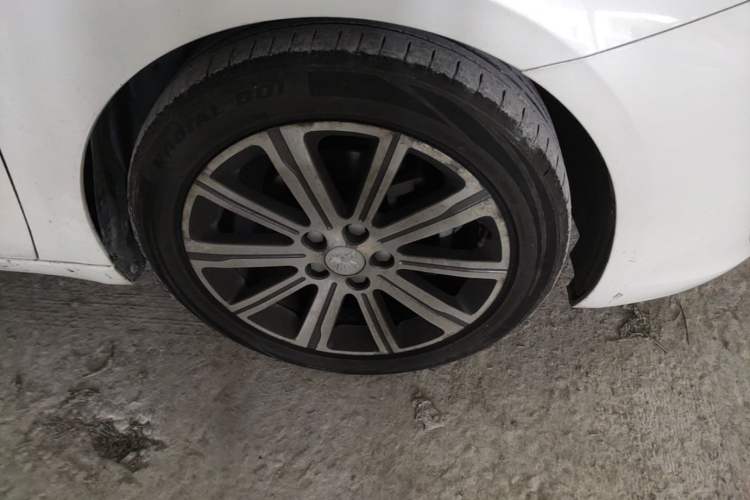 Used Peugeot 408 2014 1.8L Automatic Luxury Edition Right Front Wheel Hub