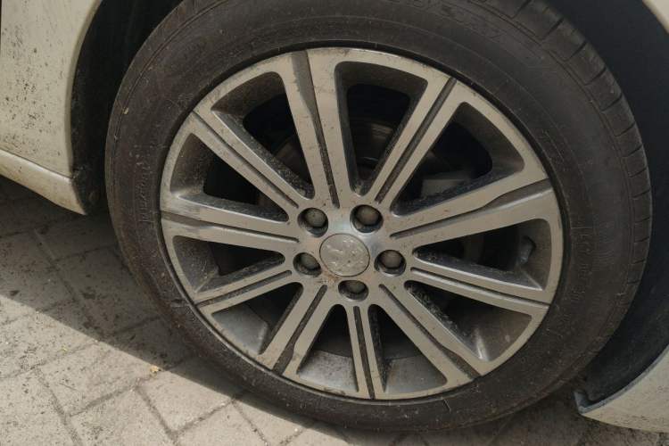 Used Peugeot 408 2014 1.8L Automatic Luxury Edition Right Front Wheel Hub
