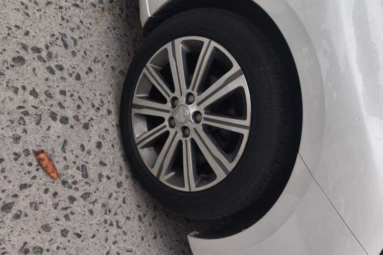 Used Peugeot 408 2014 1.8L Automatic Luxury Edition Right Front Wheel Hub