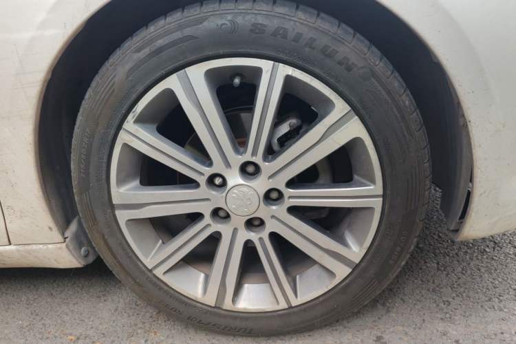 Used Peugeot 408 2014 1.8L Automatic Luxury Edition Right Front Wheel Hub