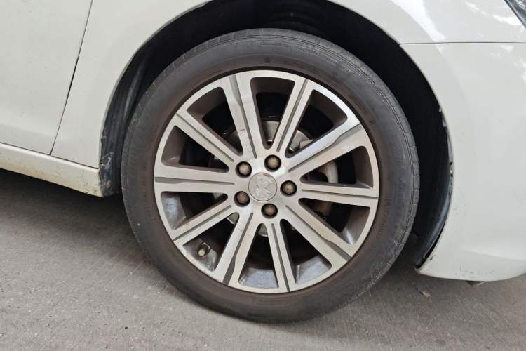 Used Peugeot 408 2014 1.8L Automatic Luxury Edition Right Front Wheel Hub