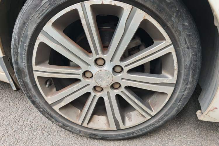 Used Peugeot 408 2014 1.8L Automatic Luxury Edition Right Front Wheel Hub