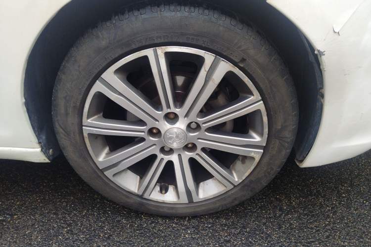 Used Peugeot 408 2014 1.8L Automatic Luxury Edition Right Front Wheel Hub