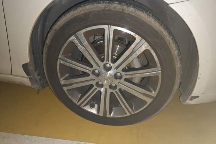 Used Peugeot 408 2014 1.8L Automatic Luxury Edition Right Front Wheel Hub