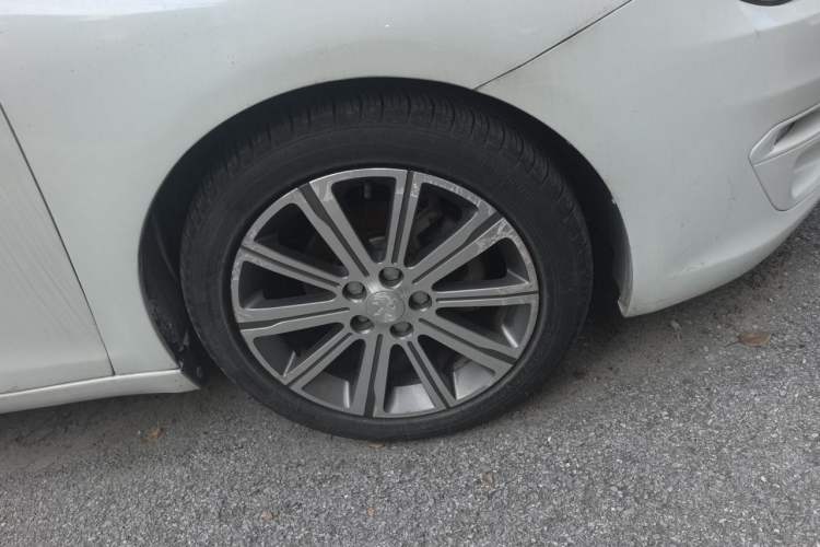 Used Peugeot 408 2014 1.8L Automatic Luxury Edition Right Front Wheel Hub