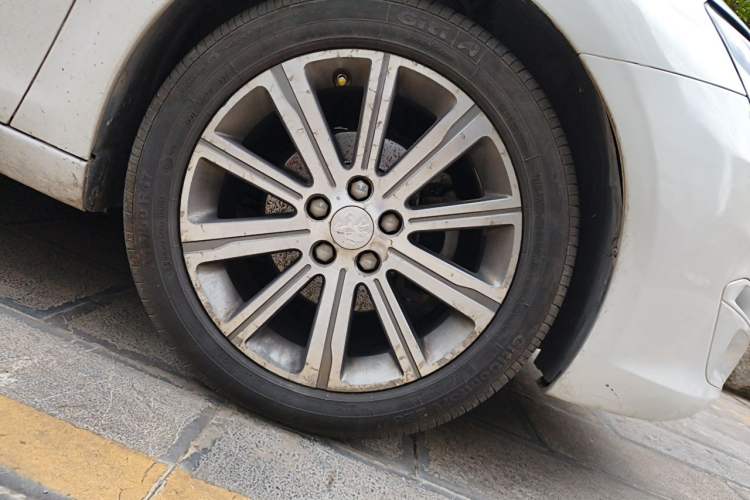Used Peugeot 408 2014 1.8L Automatic Luxury Edition Right Front Wheel Hub