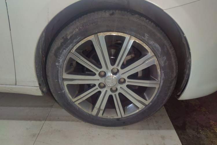 Used Peugeot 408 2014 1.8L Automatic Luxury Edition Right Front Wheel Hub