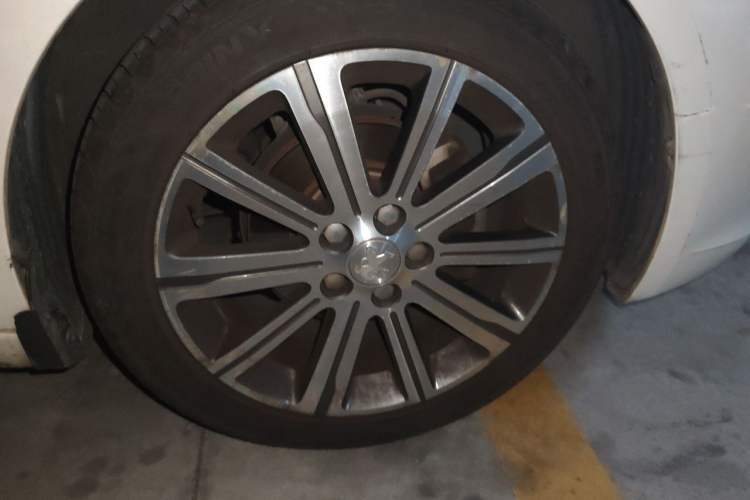 Used Peugeot 408 2014 1.8L Automatic Luxury Edition Right Front Wheel Hub